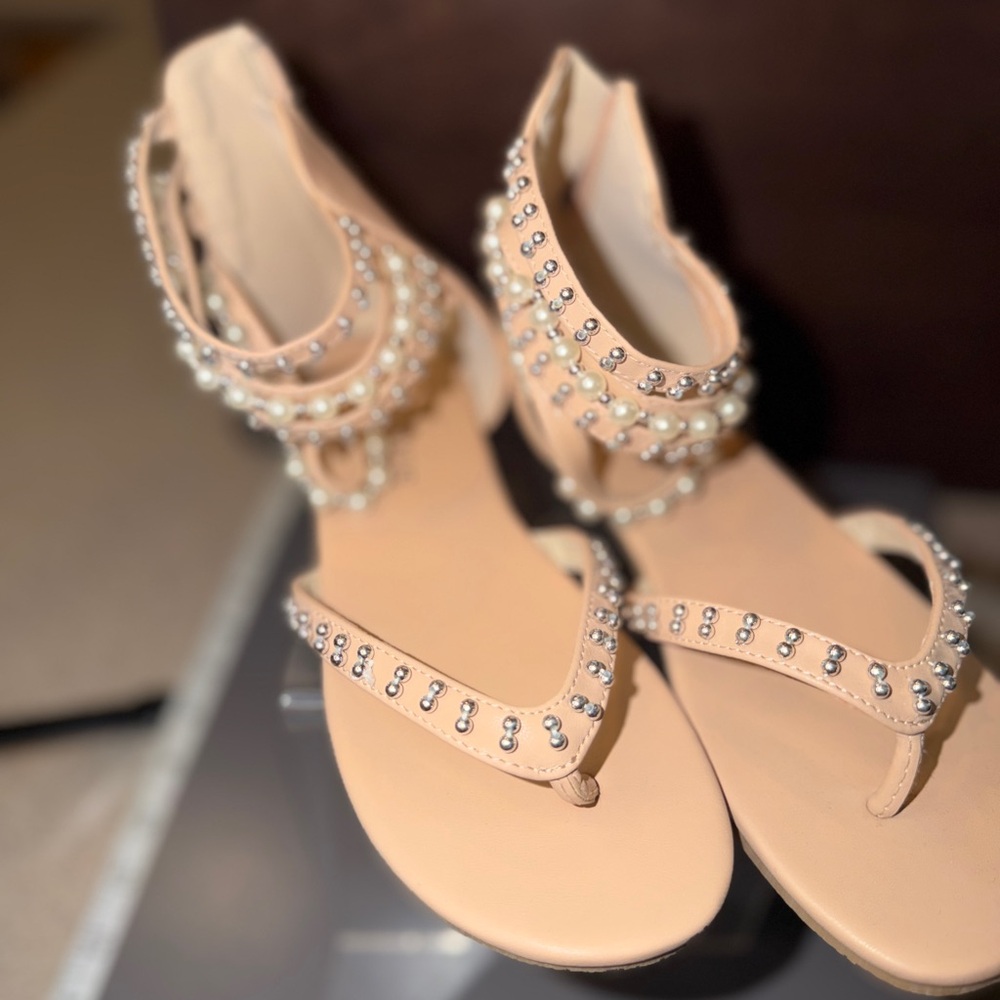 Elegant Tan Sandals with Faux Pearl Accents - Picture 2 of 4